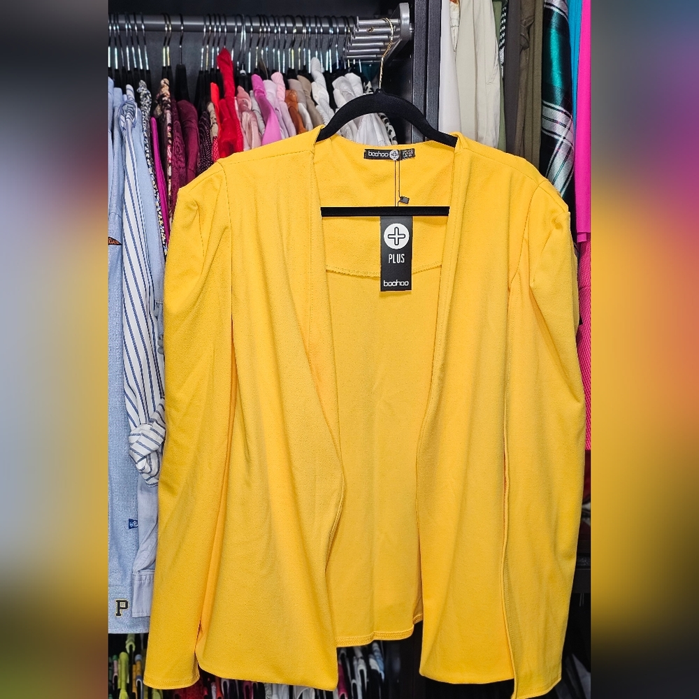 NWT Boohoo Plus Sun Gold Yellow Cape